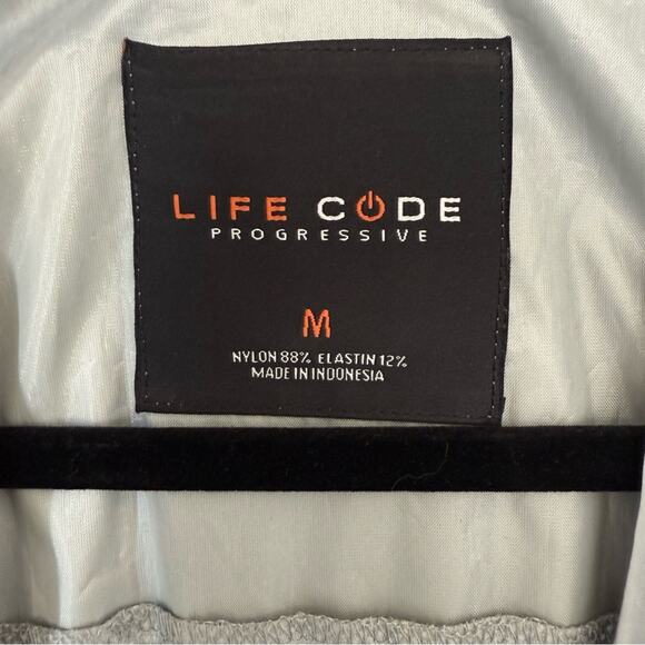 Life Code Reflective Utility Vest NWT - Small Flaw - Please view info Size M - Picture 4 of 4